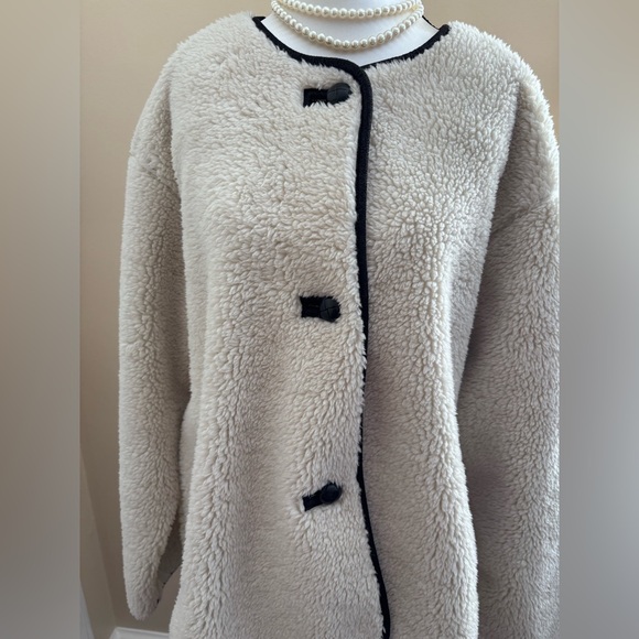 UNIVERSAL THREADS Goods Co. Fuzzy Jacket with unique details - Picture 12 of 12